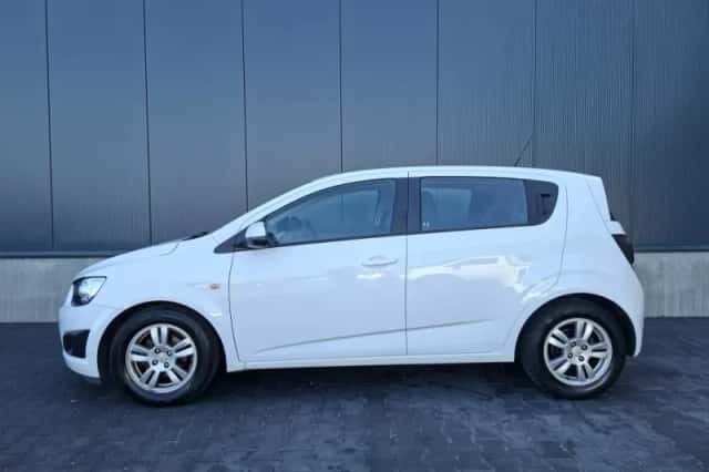 Chevrolet Aveo (2012) thumbnail 2