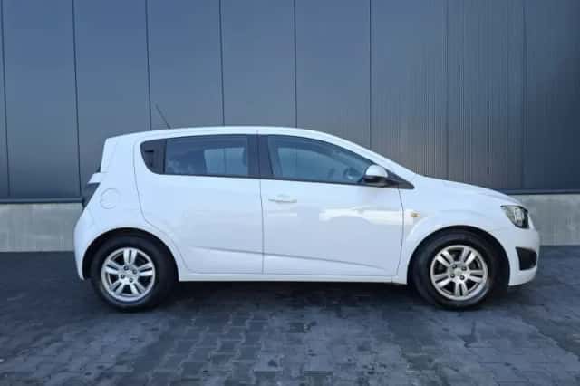 Chevrolet Aveo (2012) thumbnail 6
