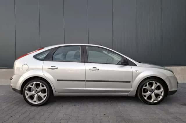Ford Focus (2006) thumbnail 5