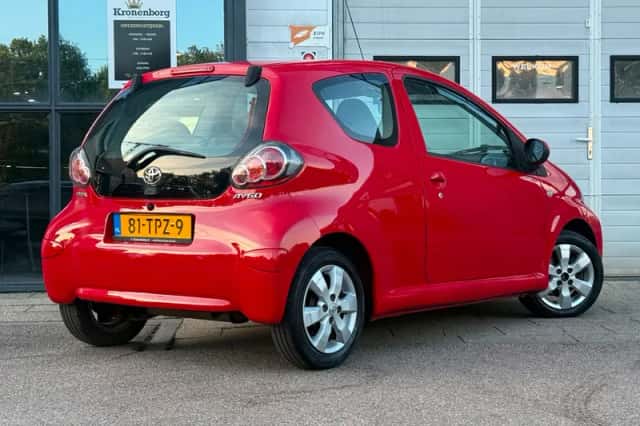 Toyota Aygo (2012) thumbnail 2