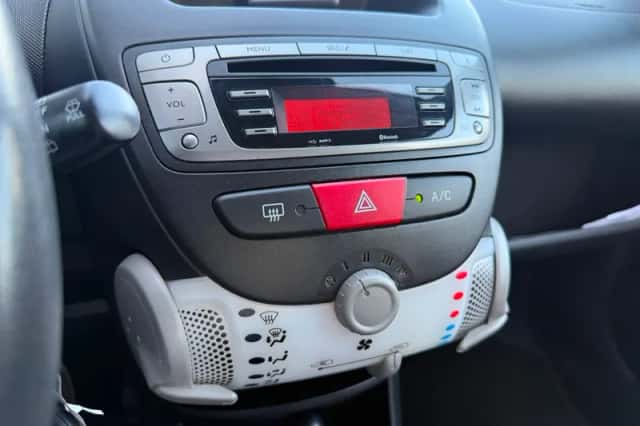 Toyota Aygo (2012) thumbnail 4