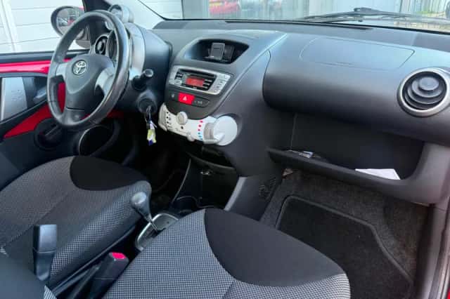 Toyota Aygo (2012) thumbnail 6