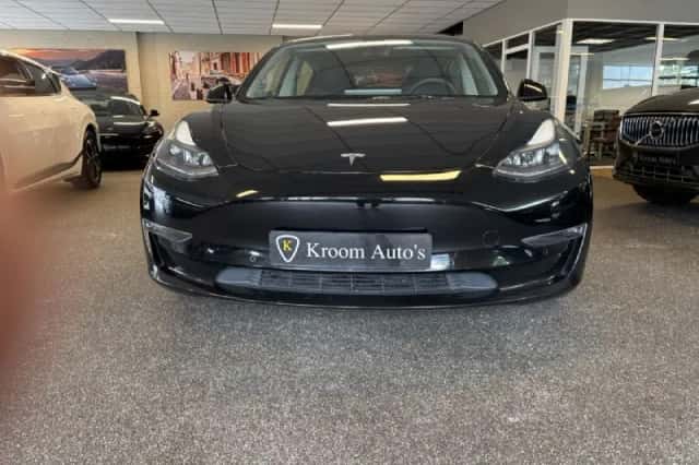 Tesla Model 3 (2022) thumbnail 2