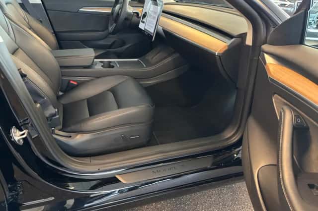 Tesla Model 3 (2022) thumbnail 3