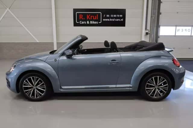 Volkswagen Beetle (2017) thumbnail 3