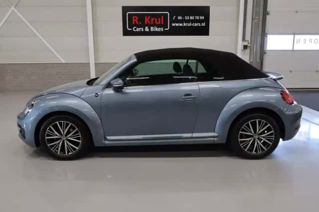 Volkswagen Beetle (2017) thumbnail 4