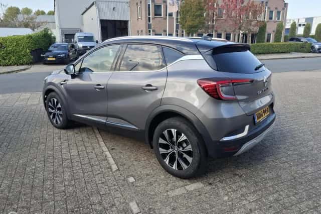 Renault Captur (2024) thumbnail 4