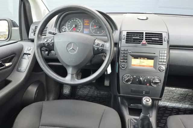 Mercedes-Benz A-Klasse (2010) thumbnail 2