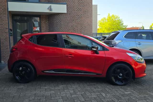 Renault Clio (2013) thumbnail 3