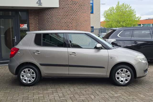 Škoda Fabia (2009) thumbnail 3