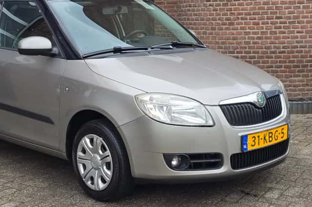 Škoda Fabia (2009) thumbnail 4