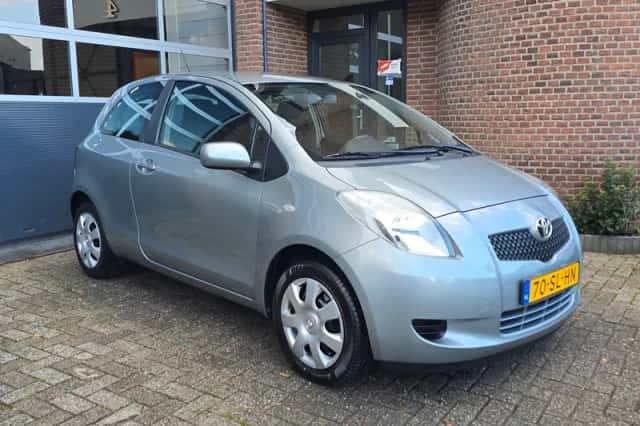 Toyota Yaris (2006) thumbnail 4