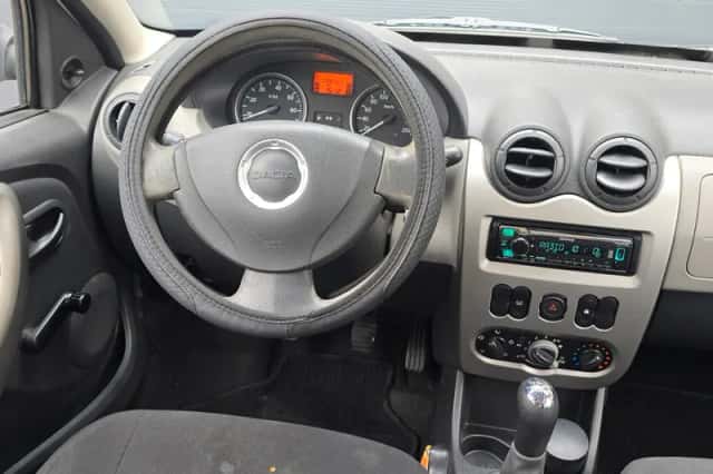 Dacia Sandero (2008) thumbnail 2