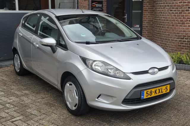 Ford Fiesta (2010) thumbnail 1
