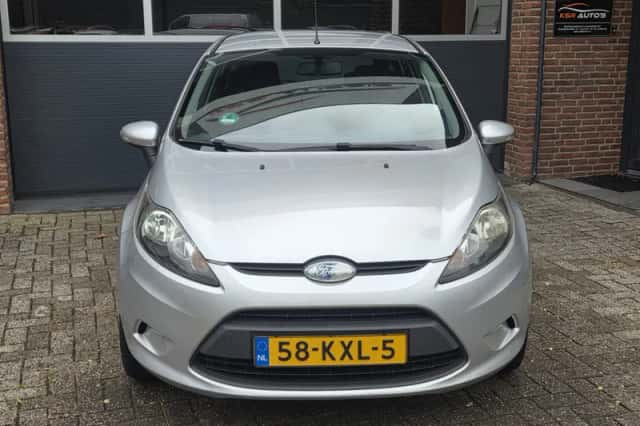 Ford Fiesta (2010) thumbnail 4