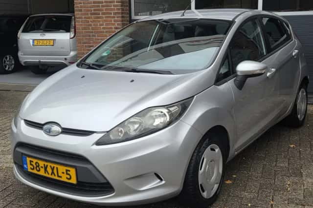 Ford Fiesta (2010) thumbnail 5