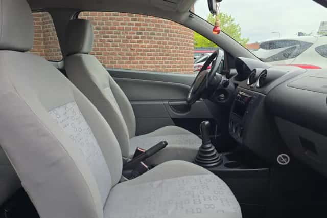 Ford Fiesta (2003) thumbnail 6