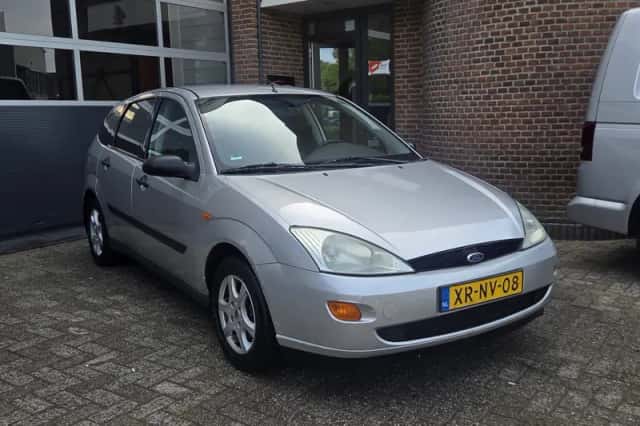 Ford Focus (1999) thumbnail 1