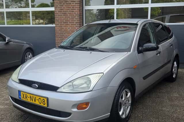 Ford Focus (1999) thumbnail 5
