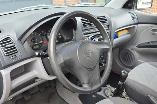 Kia Picanto (2004) thumbnail 2