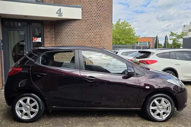 Mazda 2 (2008) thumbnail 3