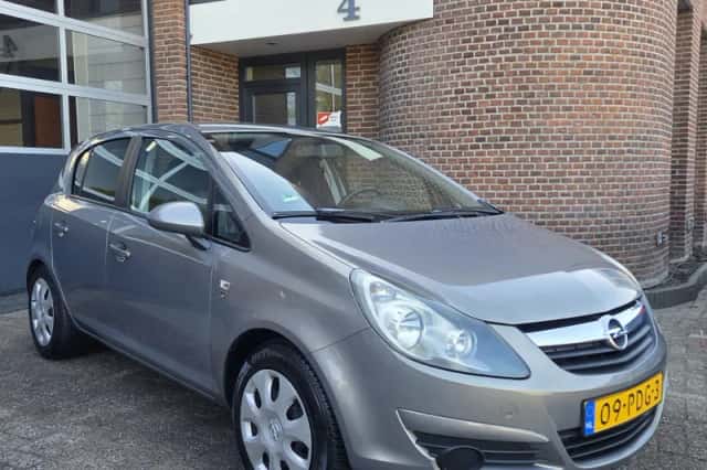 Opel Corsa (2010) thumbnail 1