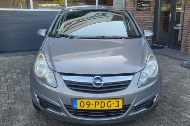 Opel Corsa (2010) thumbnail 4