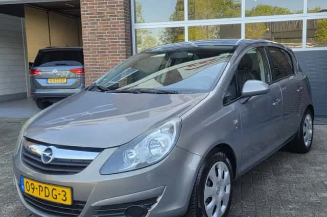 Opel Corsa (2010) thumbnail 5