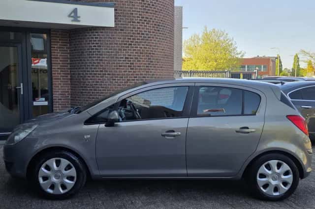 Opel Corsa (2010) thumbnail 6