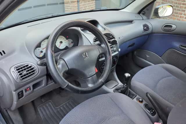 Peugeot 206 (2004) thumbnail 2