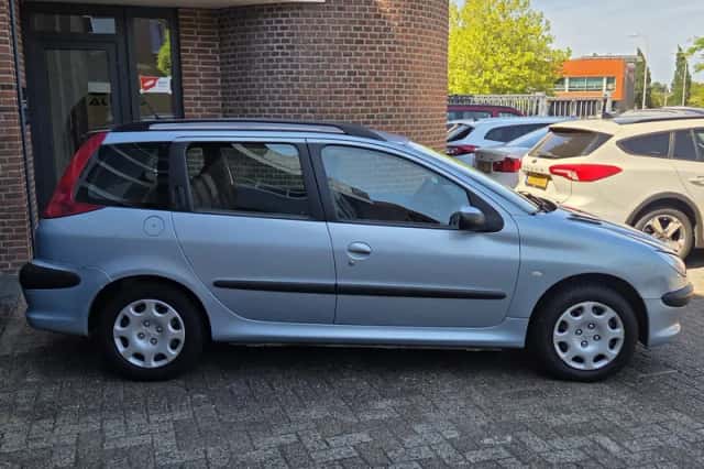 Peugeot 206 (2004) thumbnail 3