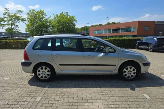 Peugeot 307 Break (2003) thumbnail 5