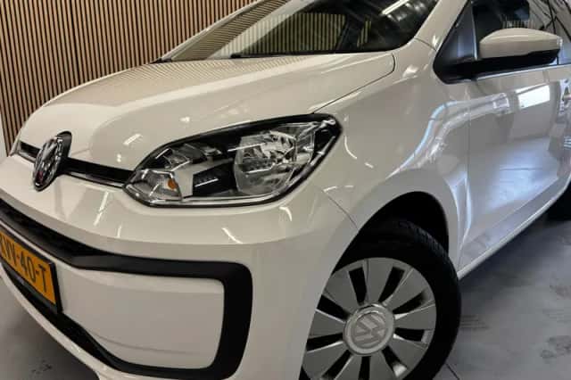 Volkswagen Up! (2017) thumbnail 3