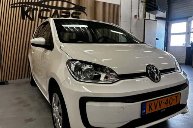Volkswagen Up! (2017) thumbnail 4