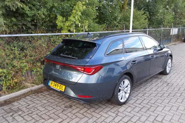 SEAT Leon Sportstourer (2022) thumbnail 2