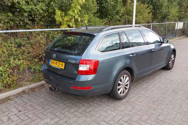 Škoda Octavia (2017) thumbnail 2