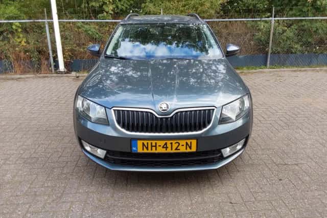 Škoda Octavia (2017) thumbnail 5
