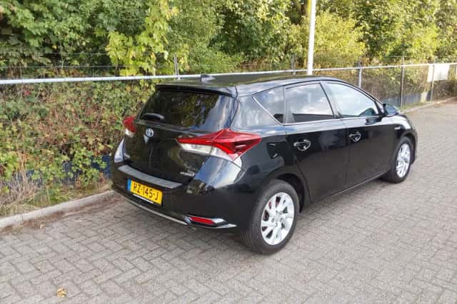 Toyota Auris (2018) thumbnail 3