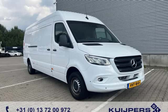 Mercedes-Benz Sprinter (2023) thumbnail 1
