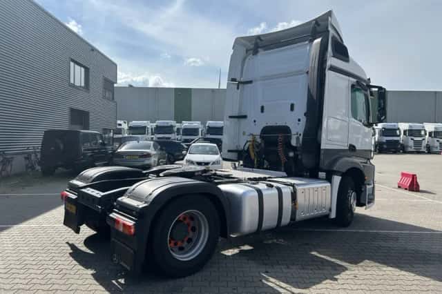 Mercedes-Benz Actros (2016) thumbnail 2