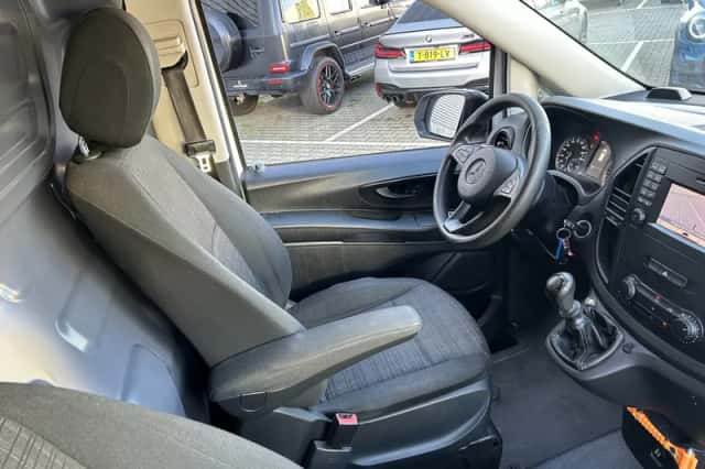 Mercedes-Benz Vito (2017) thumbnail 3