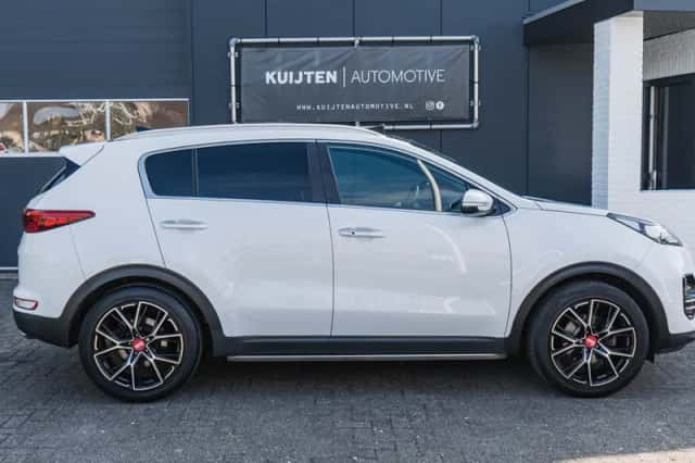 Kia Sportage (2017) thumbnail 3