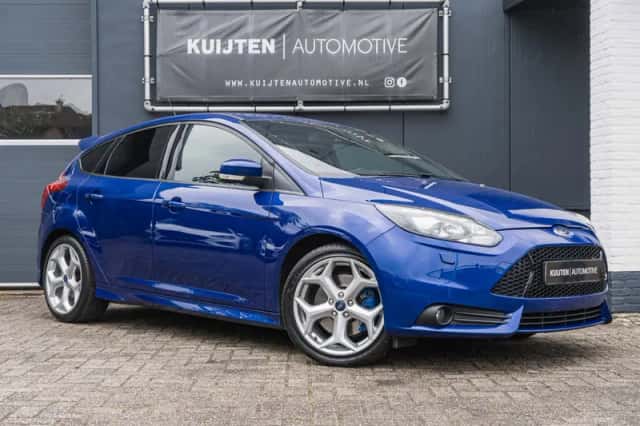 Ford Focus (2014) thumbnail 3