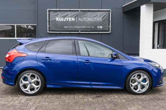 Ford Focus (2014) thumbnail 4