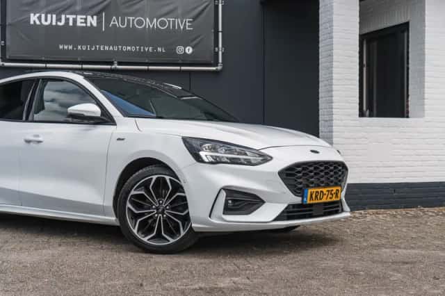 Ford Focus (2019) thumbnail 2