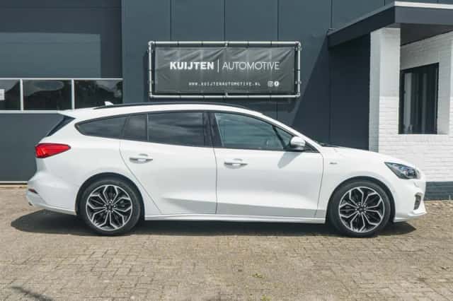 Ford Focus (2018) thumbnail 3