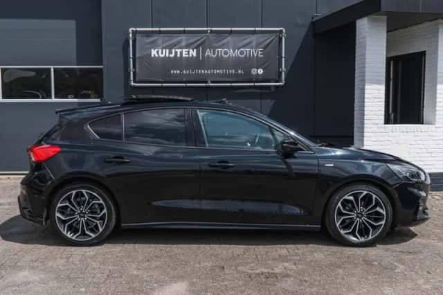 Ford Focus (2018) thumbnail 3