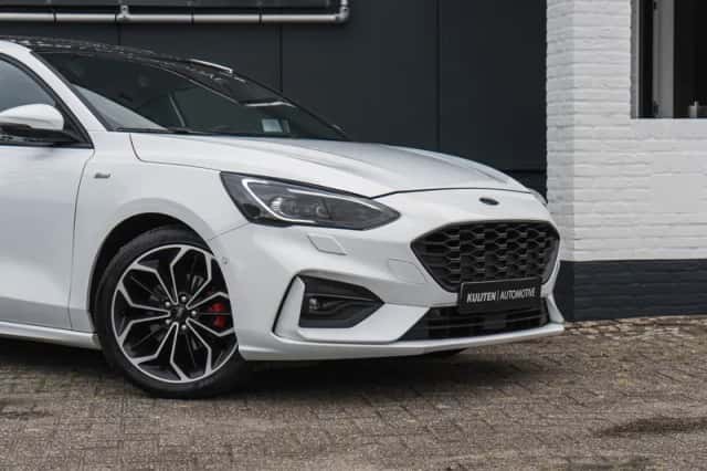 Ford Focus (2018) thumbnail 3