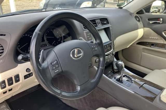 Lexus IS (2008) thumbnail 4