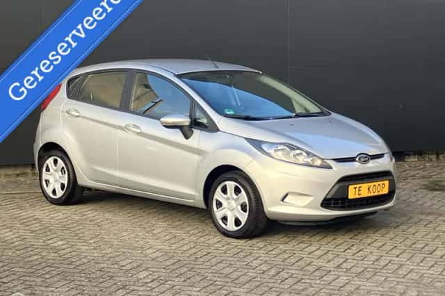 Ford Fiesta (2011) thumbnail 2
